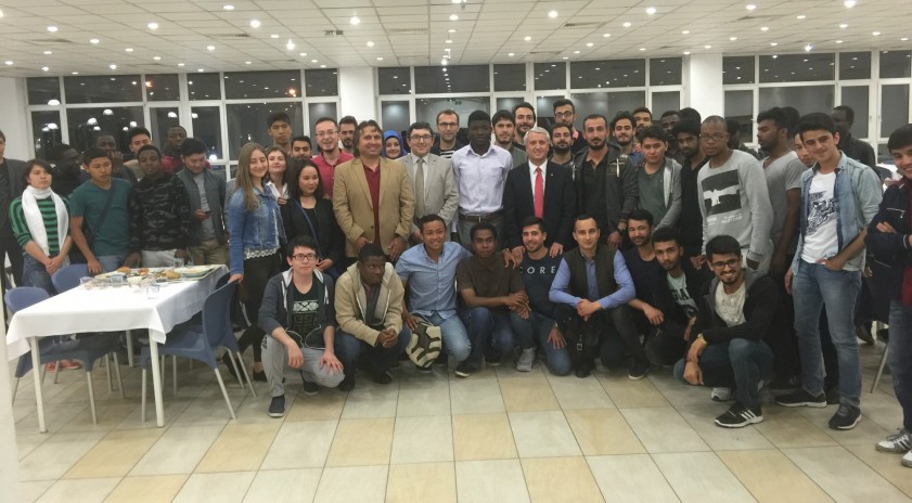 Rektör Gündoğan, Anadolu Üniversitesi’nde öğrenim gören uluslararası öğrencilerle iftar yemeğinde buluştu