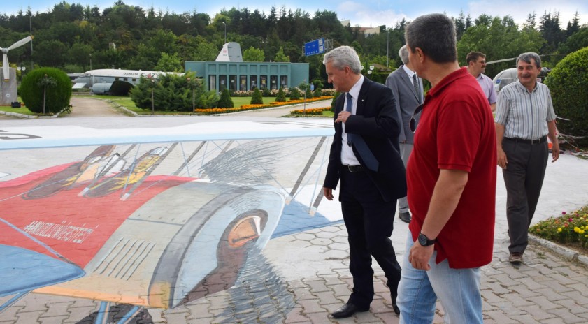 Rektör Gündoğan'dan Havacılık Parkı'na ziyaret