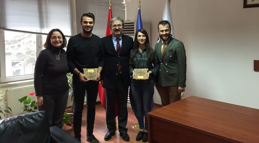 Anadolu Üniversitesi Hukuk Fakültesi "Sui Generis Tiyatro Topluluğu"na 2 ödül 