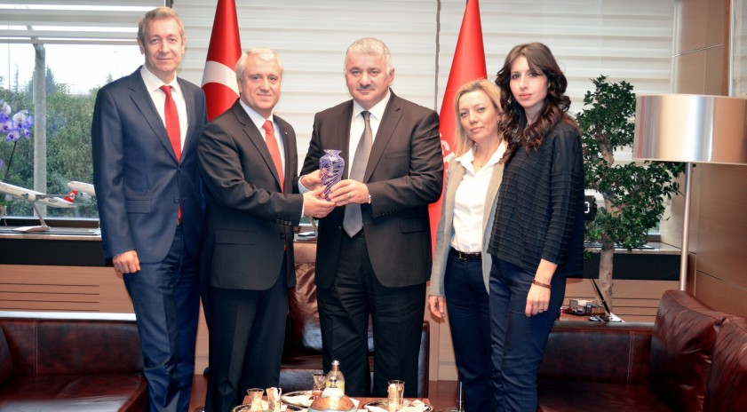 Rektör Gündoğan, THY Genel Müdürü Bilal Ekşi’yi ziyaret etti