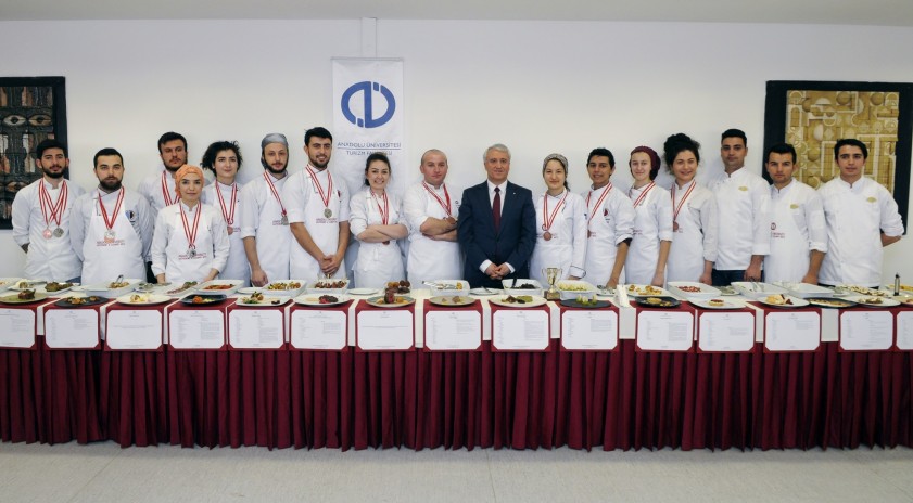 Turizm Fakültesi Aşçılık Takımı İstanbul’dan ödülle döndü