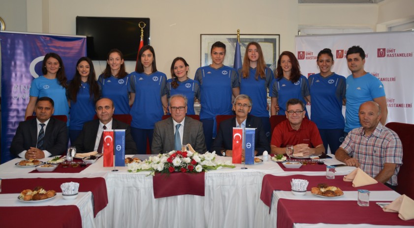 Anadolu Üniversitesi Bayan Voleybol Takımı basına tanıtıldı