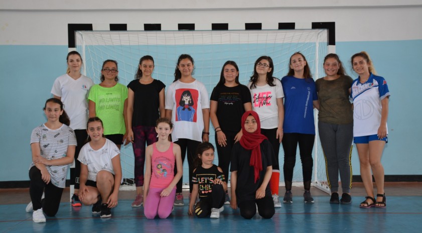 Anadolu Üniversitesi Yaz Spor Okulunda geleceğin hentbolcuları yetişiyor