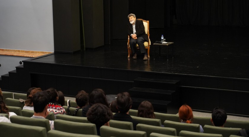 Prof. Dr. Cevat Çapan, Anadolu Üniversitesi’nde öğrencilerle buluştu