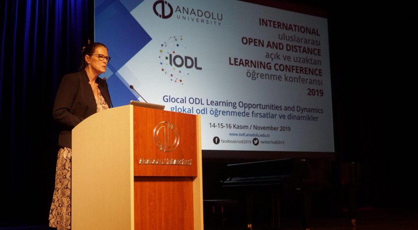 Prof. Dr. Liz Marr, IODL 2019 konferansında konuştu: “Mobil cihazları öğrenme sürecine yaratıcı bir şekilde dahil etmek çok önemli”