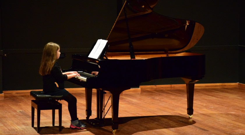28 ortaokul öğrencisinden piyano konseri