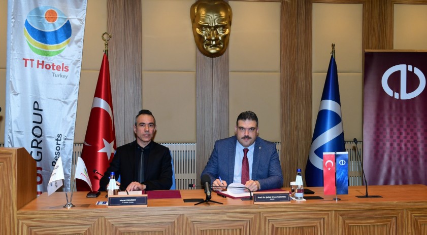 Anadolu Üniversitesi-Türkiye TT Hotels Turkey Otel arasında işbirliği protokolü imzalandı