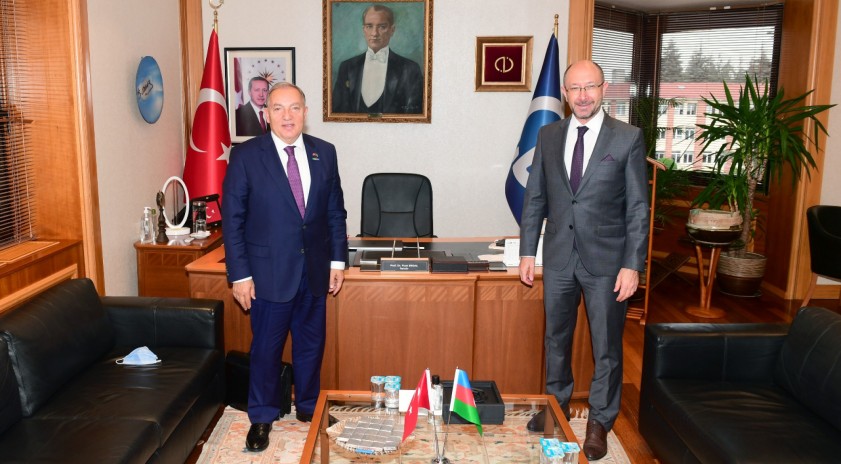 Emekli Büyükelçi Kılıç ve beraberindeki Azerbaycan heyeti Rektör Erdal’ı ziyaret etti