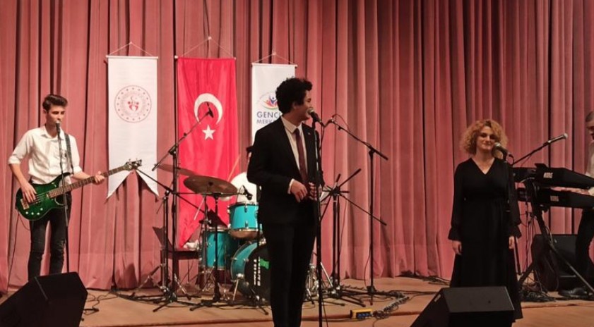 Anadolu Üniversitesi genç müzisyenlerinin yanında