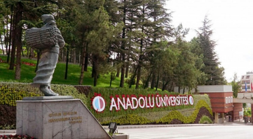 Anadolu Üniversitesi aday öğrencilerle bir araya gelmeye devam ediyor