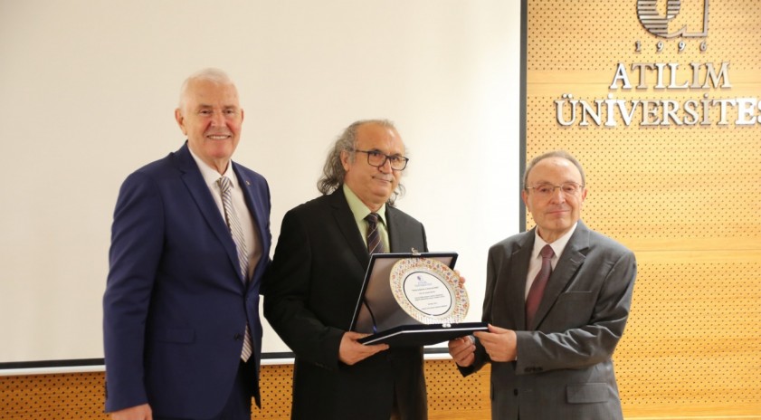 Prof. Dr. Nazmi Kozak’a “Turizm Araştırma ve Yayın Ödülü” verildi