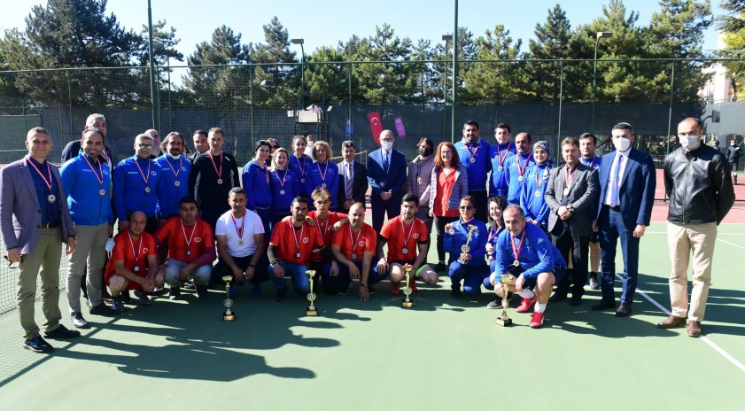 Anadolu Üniversitesi “Geleneksel Ayak Tenisi Turnuvası” sona erdi