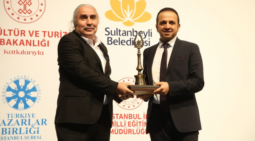 Doç. Dr. Gökhan Tunç’un eseri 13. İstanbul Edebiyat Festivalinden ödülle döndü