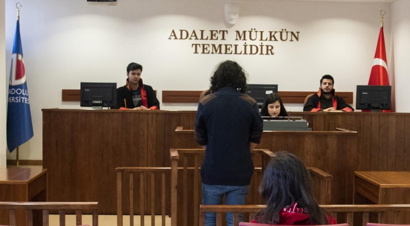 Hukuk Fakültemiz Türk adalet sistemine nitelikli mezunlar kazandırıyor