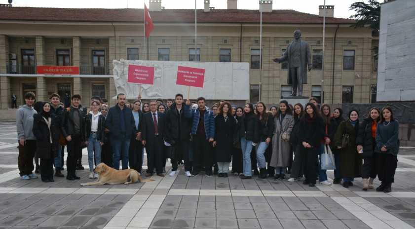 Anadolu Üniversitesi öğrencileri Eskişehir Valiliğini ziyaret etti