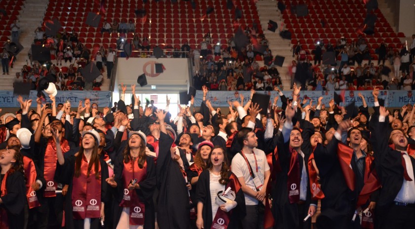 Mühendislik Fakültesi, genç mühendisleri yeni hayatlarına uğurladı