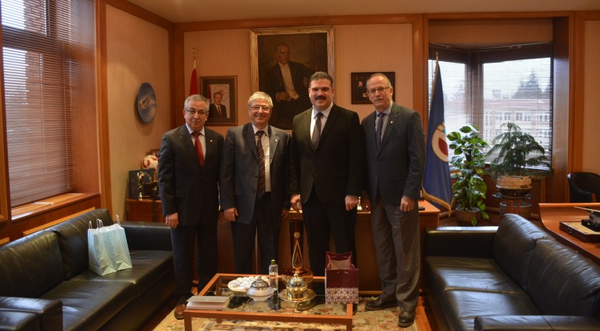 İİBF Mezunlar Derneği Rektörümüz Prof. Dr. Çomaklı’yı ziyaret etti