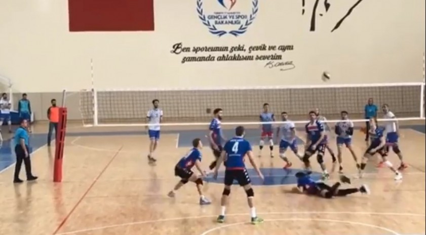 Üniversitemiz voleybol takımları haftayı galibiyetle kapattı