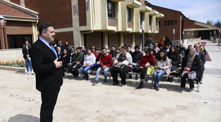 Rektörümüz Prof. Dr. Çomaklı Kütüphane Haftasını kutladı