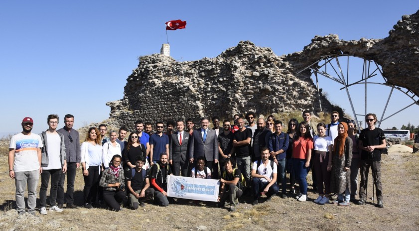 Öğrenci kulüplerinden Karacahisar Kalesine ziyaret