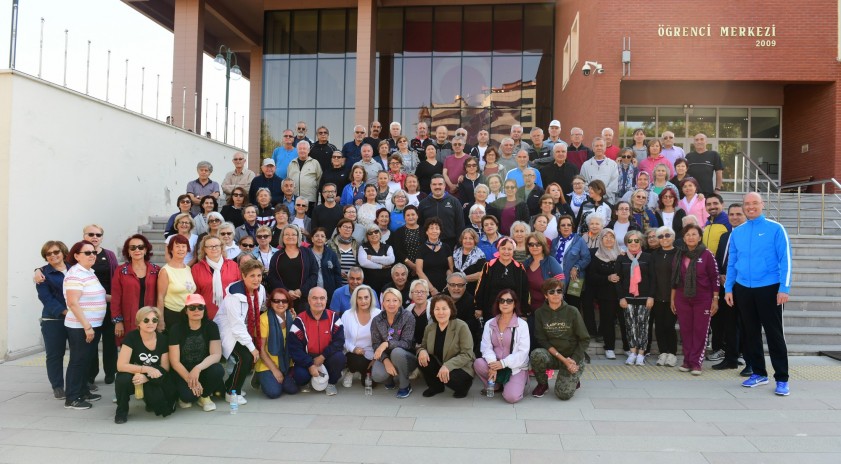 Tazelenme Üniversitesi öğrencileri sabah sporunda