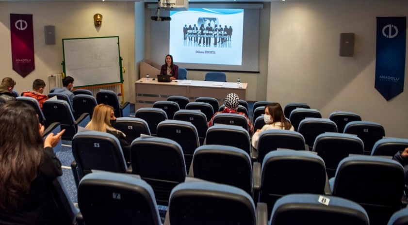 Anadolu Üniversitesi Aday Memurlara Hizmet İçi Eğitim Programı başladı