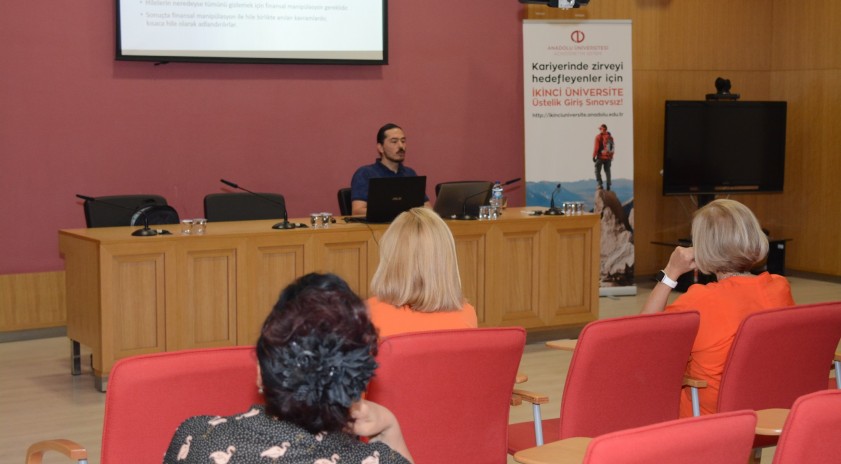 İşletme Fakültesinde “Halka Açık Firmalarda Finansal Manipülasyon ve Hilenin Tespiti” semineri gerçekleştirildi