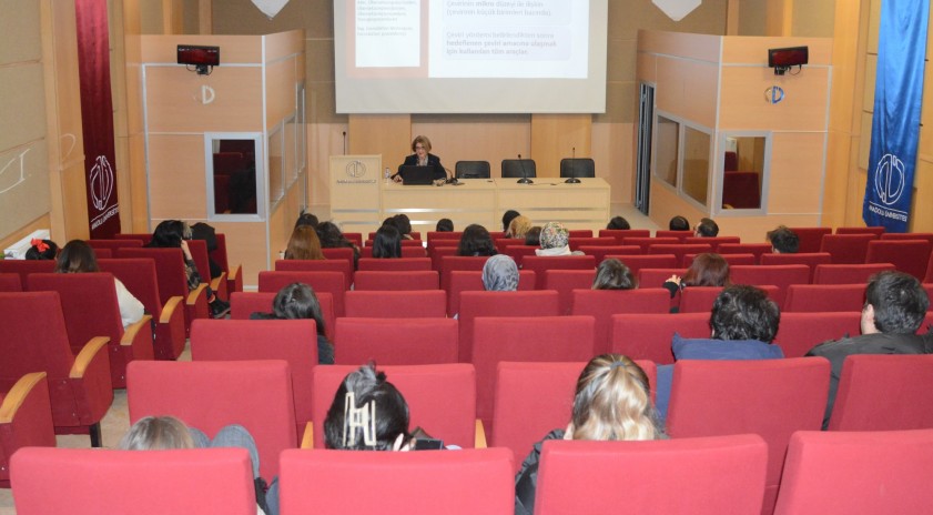 Edebiyat Fakültesinde “Edebi Çeviride Özel İsimlerin Aktarımı” semineri gerçekleştirildi