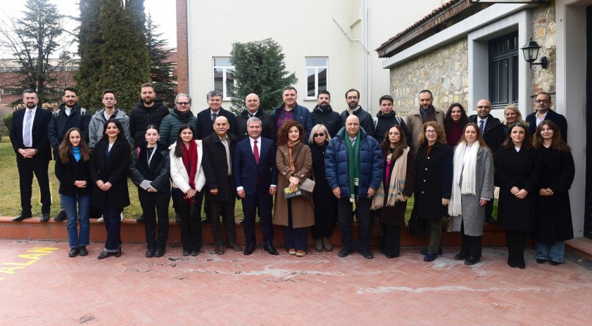 Rektör Adıgüzel Anadolu Üniversitesi mezunu gazetecilerle bir araya geldi