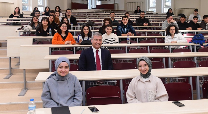 Rektör Adıgüzel, Akademik birim ziyaretlerine devam ediyor