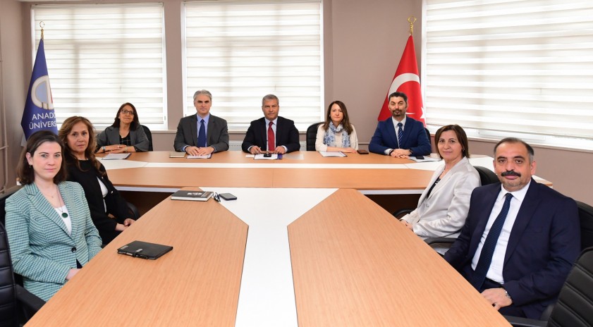 Rektör Adıgüzel, Sağlık Bilimleri Fakültesini ziyaret etti