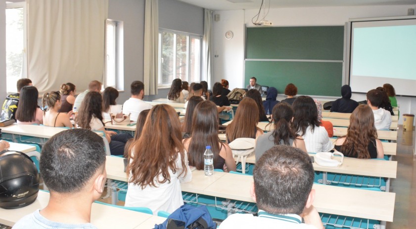 İİBF’de "Görüşme Odası: Sahne Senin" konferansı gerçekleştirildi