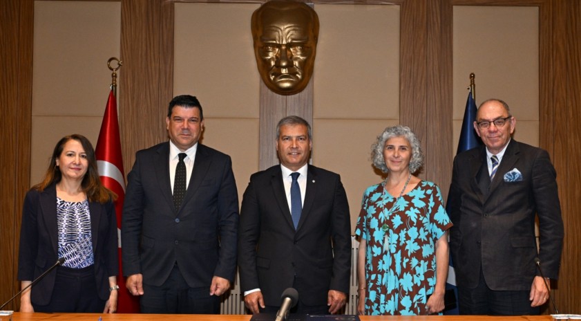 Anadolu Üniversitesi ile Kıbrıs Doğu Akdeniz Üniversitesi arasında iş birliği protokolü imzalandı