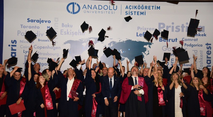 Anadolu Üniversitesi Lefkoşa’da mezuniyet töreni düzenledi
