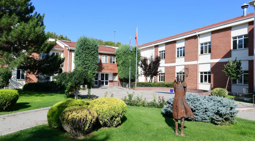 Anadolu Üniversitesi EMYO mezun istihdamında başı çekiyor