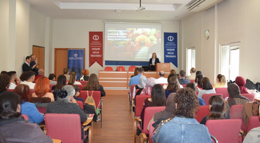 "Kampüste Sağlıklı Beslenme Stratejileri: Akdeniz Diyetinin Önemi" konferansı EMYO’da gerçekleştirildi