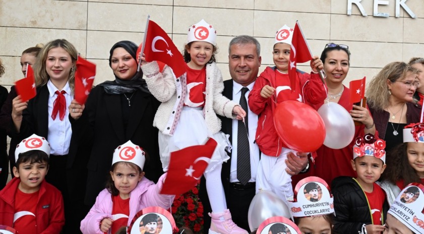 Kreş ve Gündüz Bakımevi öğrencileri “29 Ekim Cumhuriyet Bayramı” yürüyüşü yaptı