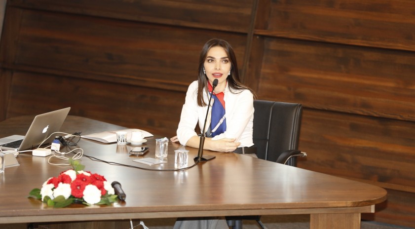 Anadolu Üniversitesi mezunu haber spikeri Nilüfer Kutlu genç iletişimcilere tavsiyelerde bulundu