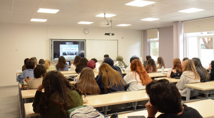 Sağlık Bilimleri Fakültesinde “Sosyal Hizmet Perspektifiyle Girişimcilik” konuşuldu