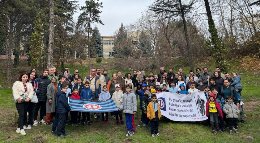 Geleceğe nefes: minik sporcular fidanlarını toprakla buluşturdu