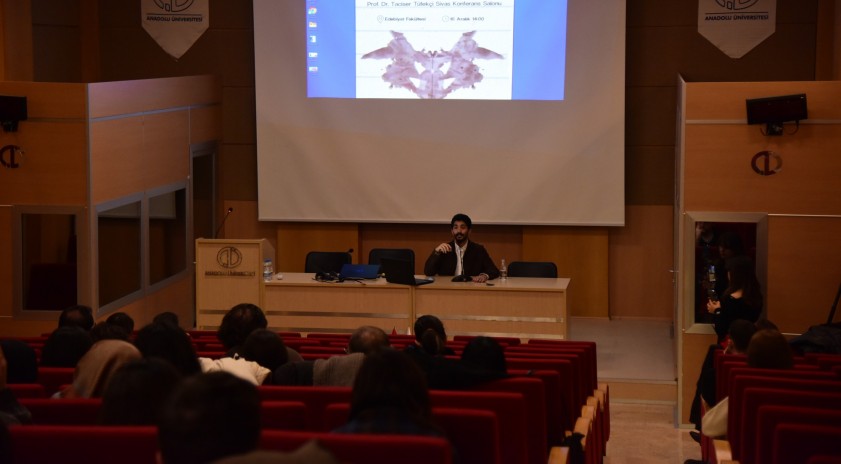 &ldquo;S&ouml;z&uuml;n Kliniği: Eylemden K&uuml;f&uuml;re, K&uuml;f&uuml;rden Şiire&rdquo; semineri d&uuml;zenlendi