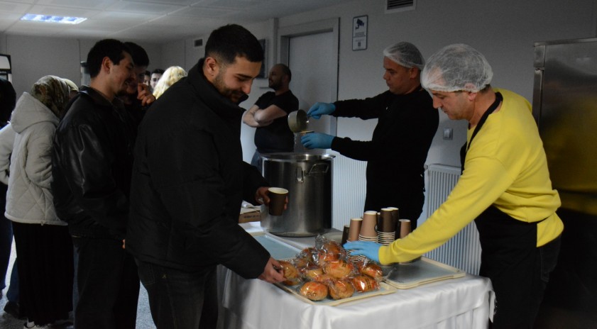 Anadolu &Uuml;niversitesi &ouml;ğrencileri sınav haftasında sunulan ikramlardan memnun