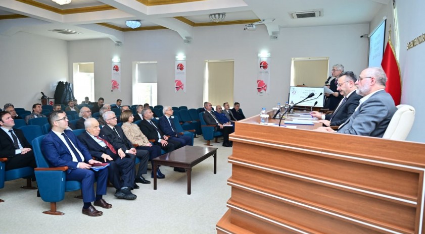 Rekt&ouml;r Adıg&uuml;zel, Yunus Emre K&uuml;lt&uuml;r, Sanat ve Turizm Vakfı Genel Kurulu Toplantısına katıldı