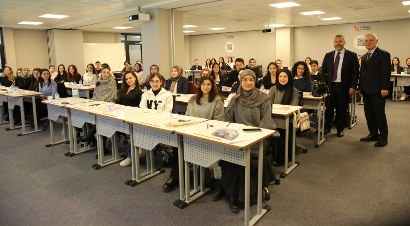 Hukuk Fak&uuml;ltesi &ouml;ğrencileri Rekabet Kurumu&rsquo;nda sertifikalı staj programını tamamladı