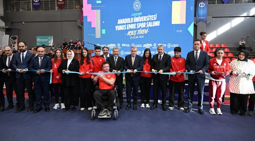 Anadolu &Uuml;niversitesi Yunus Emre Kapalı Spor Salonu Bakan Dr. Osman Aşkın Bak&rsquo;ın katıldığı t&ouml;renle a&ccedil;ıldı