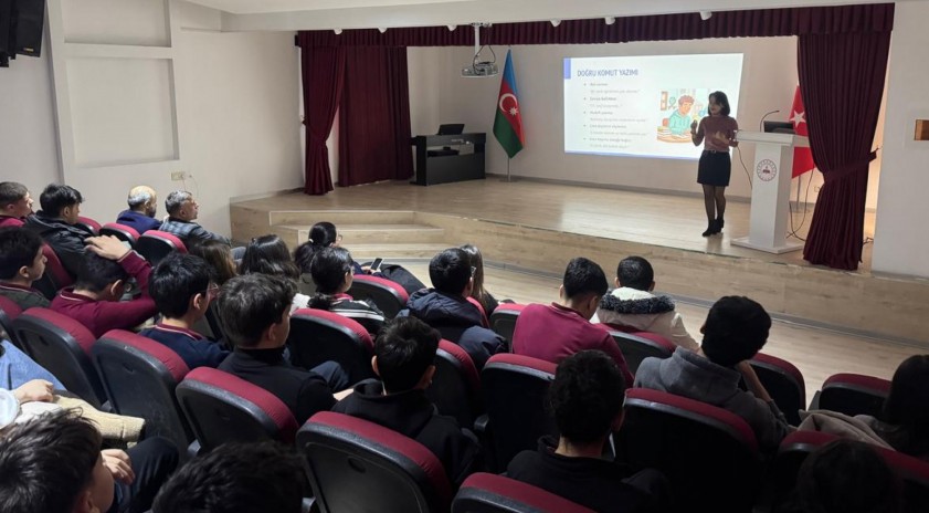 A&ccedil;ık&ouml;ğretim Fak&uuml;ltesi Azerbaycan&rsquo;da Yapay Zek&acirc; Okuryazarlığı Eğitimi d&uuml;zenledi