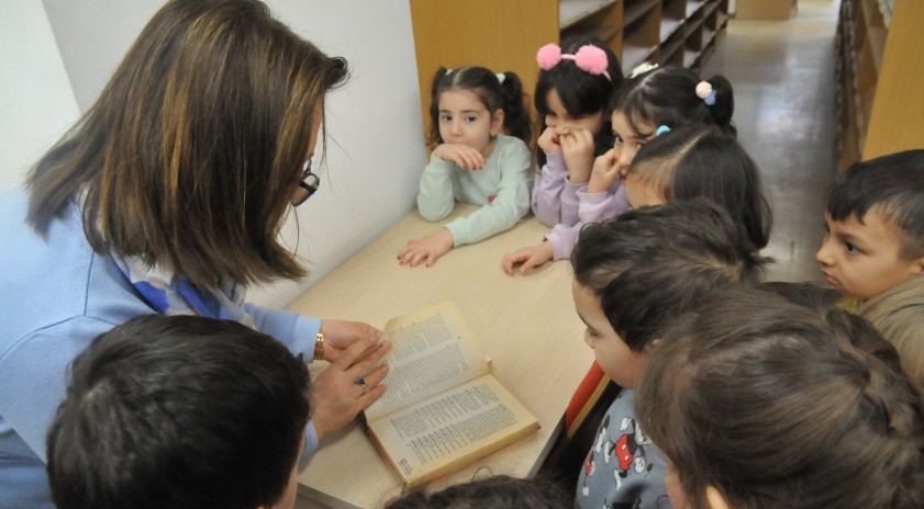 Minik &ouml;ğrenciler K&uuml;t&uuml;phane Haftasında kitaplarla buluştu