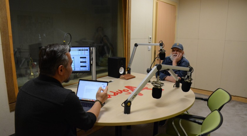 Usta m&uuml;zisyen Uğur Dikmen Radyo A&rsquo;da 