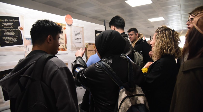 Yunus Emre&rsquo;nin evrensel dili sergide buluştu 