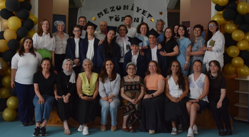 İ&Ccedil;EM Ortaokulu &ouml;ğrencileri mezuniyet sevinci yaşadı